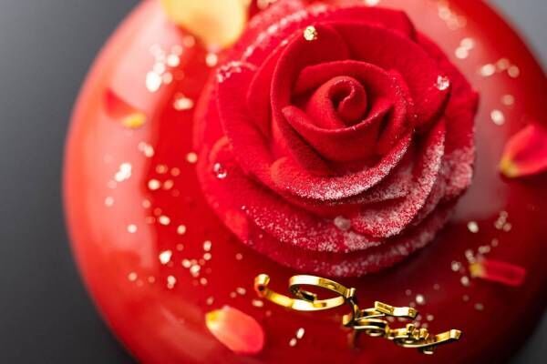 ジョエル・ロブションのクリスマスケーキ 2022、大きなバラをあしらった真紅のケーキなど3種