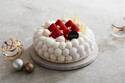 アマン東京22年クリスマスケーキ、サクふわ食感のメレンゲで”雪降る白い森”をイメージ