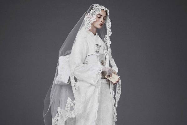 ドゥーブルメゾン、フランス製の高級リバーレースで仕立てた振袖など22年秋冬の新作