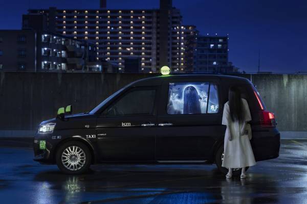 「貞子タクシー」都内で50台限定走行、“貞子”が飛び出すモニター＆特別映像など