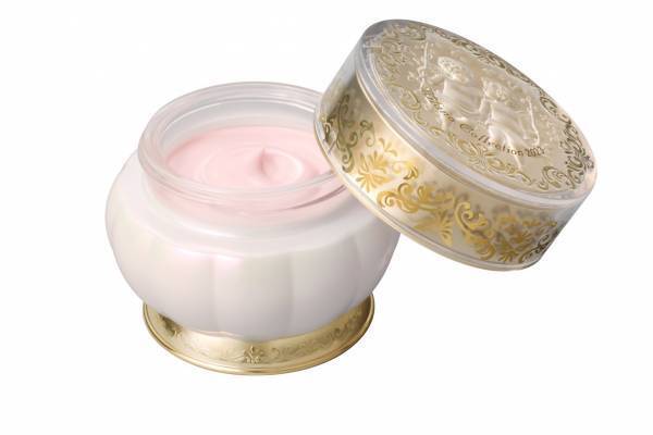 ミラノコレクション“鎖骨まで使える”化粧下地デビュー、優雅な香りつき＆天使モチーフも