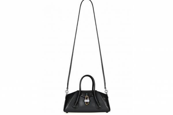 ジバンシィ新作「アンティゴナ・ストレッチ」シルバー＆ゴールドの“ジバンシィ・ロック”が輝くバッグ