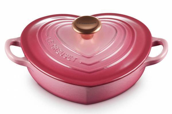 ル・クルーゼのクリスマスシーズン限定色「ベリー」定番鍋からハート型の新作まで
