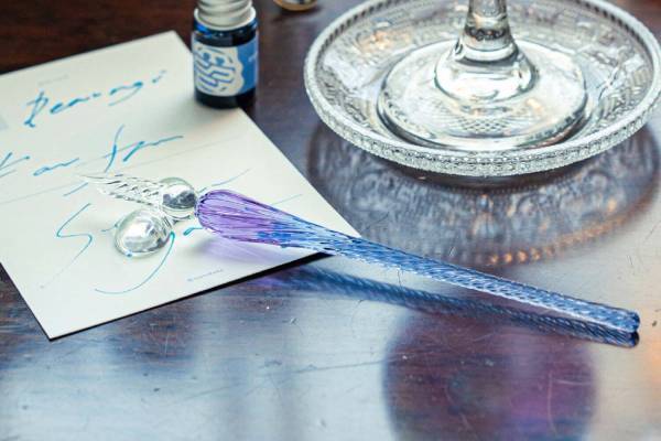 「空色のクリームソーダ ガラスペン」青空／夜空の澄んだグラデーションカラー、インク付きボックスで