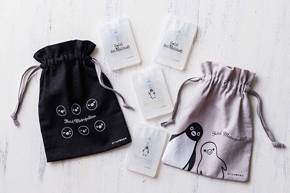 “Suicaのペンギン”モチーフのハンドモイスチャーミスト＆巾着セット、ホテルメトロポリタンで