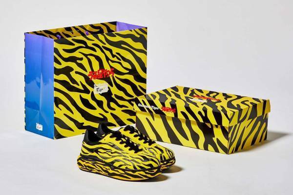 オニツカタイガー×『うる星やつら』“トラ柄”厚底スニーカー＆アニメプリント入りスウェット