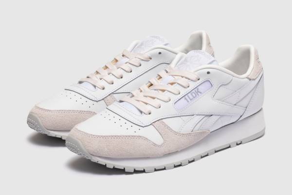 リーボック × ワンエルディーケーのスニーカー「クラシックレザー」ホワイト主体のクリーンな雰囲気に