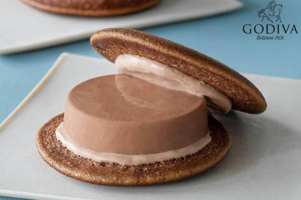 ゴディバの新作スイーツ「ぷりんどら チョコレート」濃厚チョコプリンをどら焼き生地でサンド