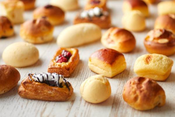 「パンビュッフェ」ホテルニューオータニ博多で、肉汁たっぷりバーガーなど“焼き立てパン”食べ放題