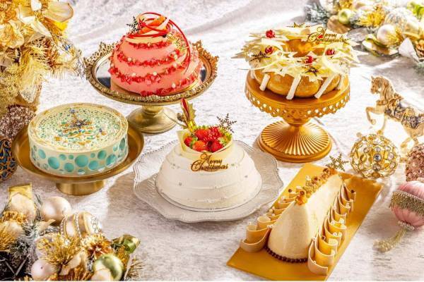 ヒルトン東京22年クリスマスケーキ、繊細なレース風チョコ細工や“まるで宝石”デコレーションのケーキ