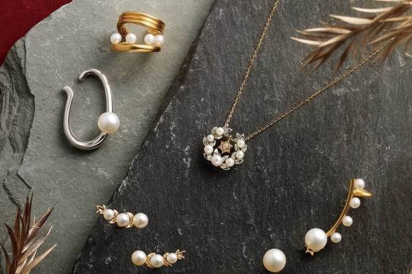 スタージュエリー ガールのクリスマス、オリーブの葉＆パールを配したネックレスやピアスなど