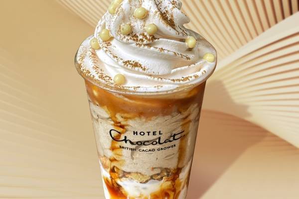 ホテルショコラの秋限定「ほうじ茶マロンサンデー」香ばしいほうじ茶ホイップ×カカオミルクアイス