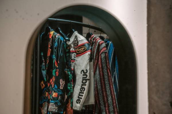 「ワイルドサイド ヨウジヤマモト」初の実店舗が大阪・心斎橋に、シュプリームコラボ限定販売も