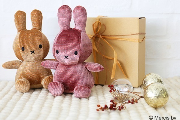 ミッフィー“コーデュロイ”クリスマス限定ぬいぐるみ、きらめくラメ糸×スパークリングワイン風カラー