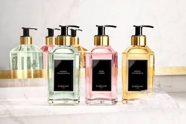ゲランの名香を纏ったハンドソープ&ボディローション、“まるで香水瓶”のようなガラスボトルで
