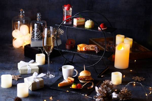 ホテル雅叙園東京「クリスマスアフタヌーンティー」真っ赤な苺×バラのムースや“オーナメント”風タルト