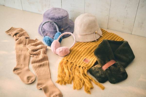 ポール & ジョー アクセソワ“猫モチーフ”のクロシェハット＆“ふわふわファー”のイヤマフなど