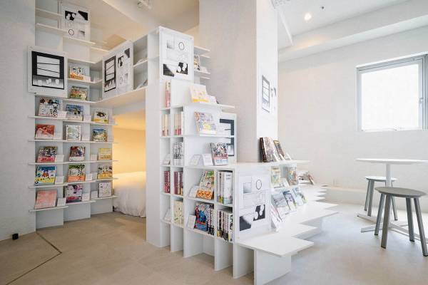 読書するために泊まるホテル「ブックホテル 神保町」フロア各階にテーマを設定、本が主役のバーも