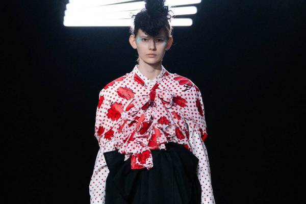 タオ 2023年春夏コレクション - 花とリボン、軽やかに跳躍する