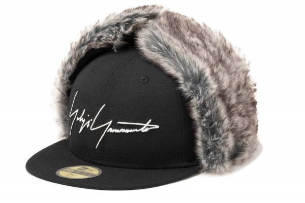 ヨウジヤマモト×ニューエラ、“手描きプリント”が施されたキャップやスウェットパンツなど