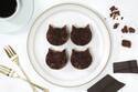 ”まるで黒ねこ”チョコチーズケーキ「にゃんチー ブラック」ザクザク食感ブラウニーをトッピング