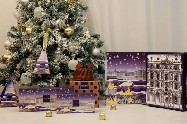 ジャン＝ポール・エヴァンのクリスマススイーツ、“トナカイ”が乗った「クグロフ ショコラ」