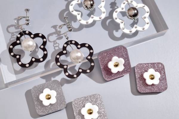 ”かわいい”が集結する限定イベントが伊勢丹新宿店で、フリル襟のブラウス&フラワーピアス