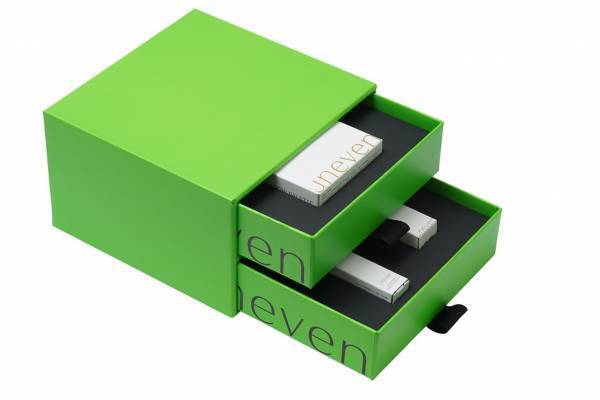 アニヴェン22年クリスマスコフレ、“マットグリーン”の4色アイパレ＆きらきらリップバームなど