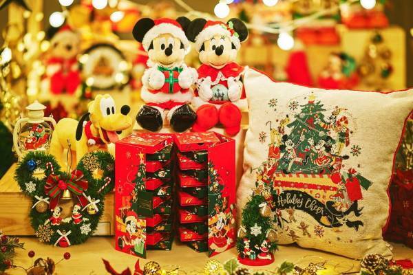 ディズニーストアのクリスマスアイテム2022、ランタンスノードームやXmas仕様のツムツムぬいぐるみ