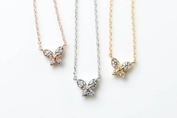 スタージュエリー“バタフライ”モチーフの新作ネックレス、カラーダイヤモンドのカスタムも