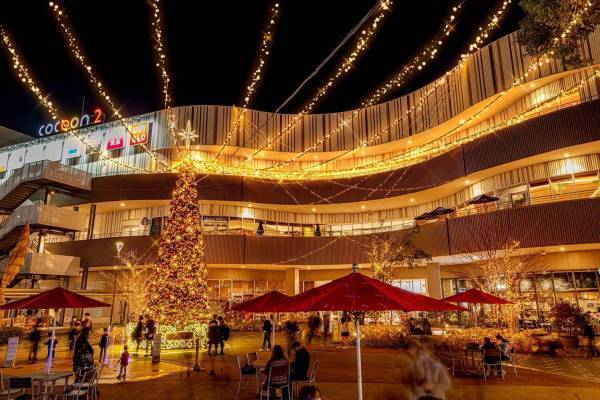 さいたま新都心・コクーンシティのイルミネーション2022、シャンパンゴールドのLED約40万球が点灯