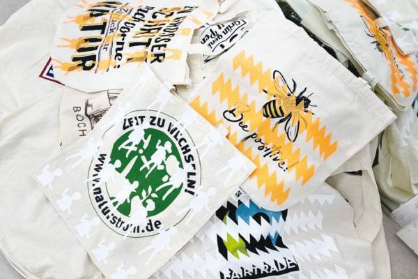 ミントデザインズのガレージセール、「蚤の市＆闇の市」アーカイブ柄エコバッグやカラフルソックス