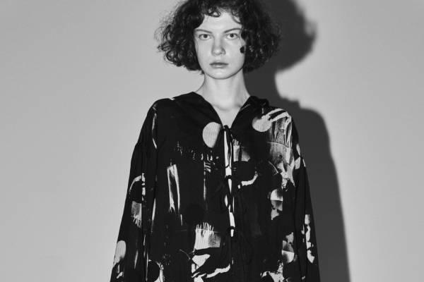 Y's×写真家マックス・ヴァドクルのドレスやレザージャケット、“アーカイブ”モノクロ写真をコラージュ