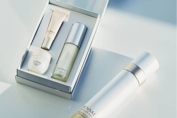 センサイ22年冬コスメ、“炭酸∗泡”の人気ムース状ローション現品入り！ベストセラーセット