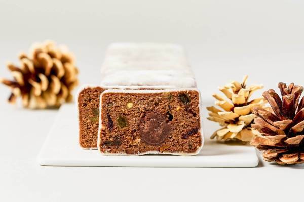 ミニマル“まるでシュトーレン”クリスマス限定ガトーショコラ、スパイス香るチョコ生地×ドライフルーツ