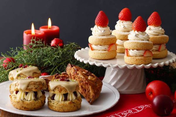 「ベイカーズ ゴナ ベイク」紅茶や苺バタークリームのスコーンサンドなど、冬＆クリスマス限定メニュー