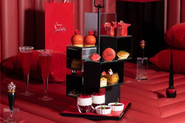 W大阪×クリスチャン ルブタン ビューティのアフタヌーンティー、ルブタンの赤を印象的に落とし込んで