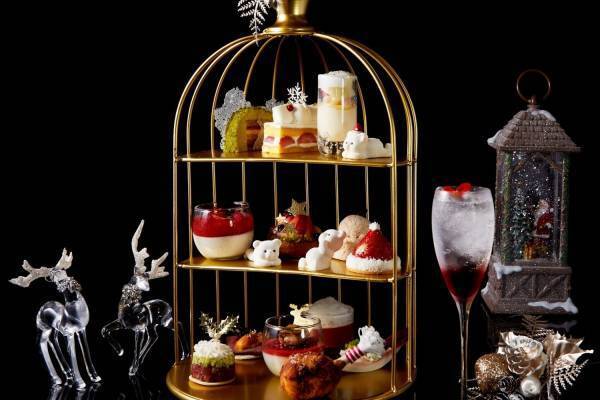 ルワンジュ東京のクリスマスアフタヌーンティー、“金の鳥かご”に並ぶ苺ケーキやムースなど