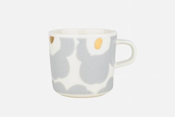 マリメッコのウニッコ柄“アイシーグレー×ゴールド”テーブルウェアが復刻、マグカップ＆プレートなど