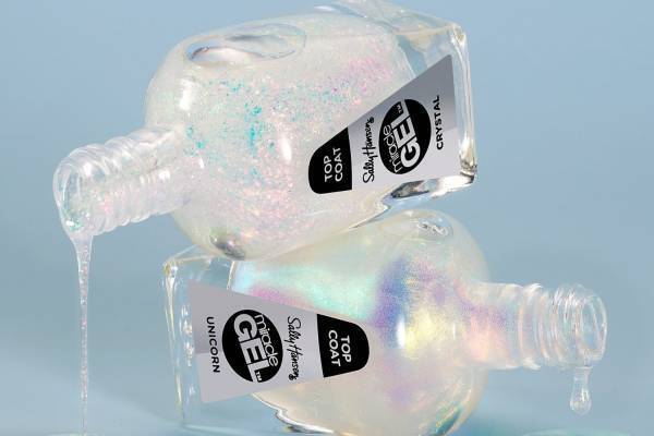 サリーハンセン22年冬ネイル、“お砂糖”イメージ？！ざらざら質感のジェル級トップコートなど