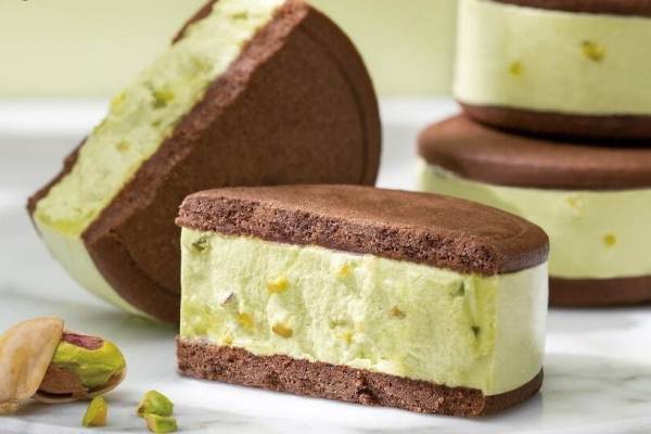 ゴディバ新作“ピスタチオ”バターサンド、ピスタチオペースト×ざくざくココアクッキー