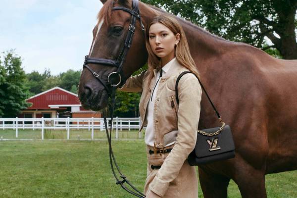 ルイ・ヴィトンのアイコンバッグ「ツイスト」ジュエリーのような“LV ロック”をプラス