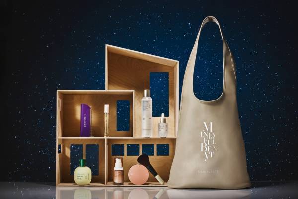 シン ピュルテ22年クリスマスコフレ、“ベースメイクが全て揃う”レザートートバッグ付きセットなど