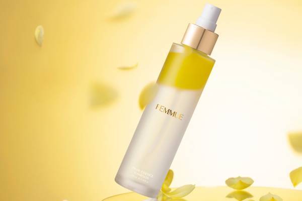 ファミュ22年冬スキンケア「デュアルエッセンス」メイクの上から使える“4in1ケア”ミスト美容液