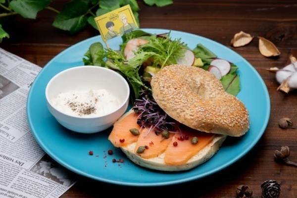 「バナナフィッシュ」カフェが東京・大阪で、ファン投票で復刻した人気メニュー&グッズ