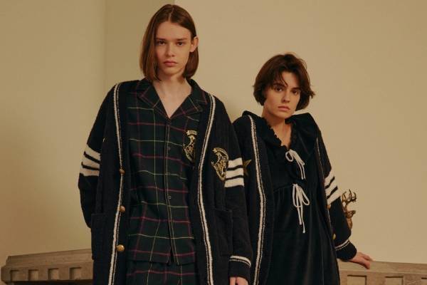 スナイデル ホーム『ハリー・ポッター』ルームウェア、ホグワーツ4寮ワッペン＆"金のスニッチ"モチーフ