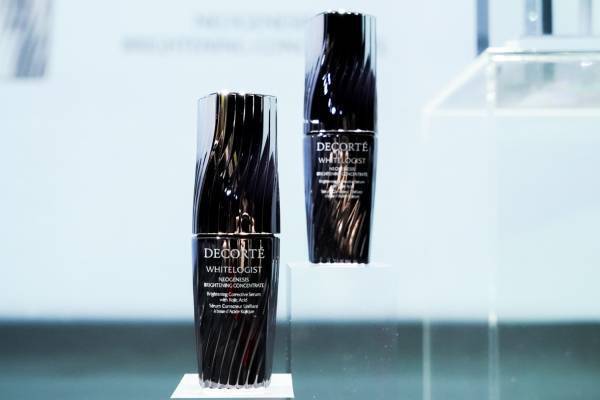 コスメデコルテNo.1美白美容液「ホワイトロジスト」が進化、“徹底シミ対策”みずみずしい透明肌に