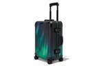 リモワ“オーロラ”着想の限定スーツケース、鮮やかグリーン×パープルの「オリジナル キャビン」