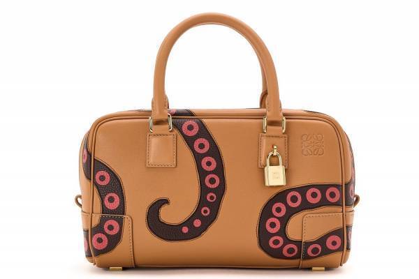 ロエベのクリスマス新作“陶芸"から着想、「パズル」バッグや“タコの吸盤”ハンドバッグなど