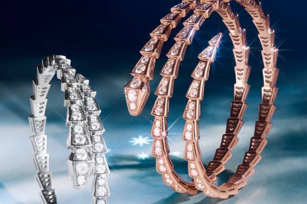 ブルガリのクリスマス「セルペンティ」ブレスレットや“蛇”ハンドルバッグ、銀座でイルミネーションも